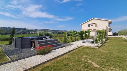 PP12 - Potenza Picena, ampio trilocale con piscina e aria condizionata
