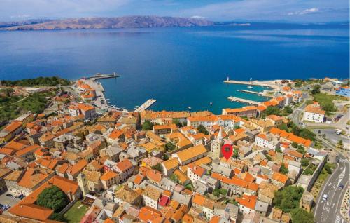 4 Bedroom Cozy Home In Senj