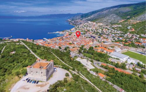 4 Bedroom Cozy Home In Senj