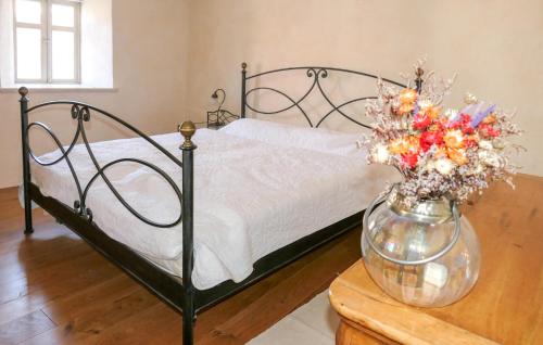 4 Bedroom Cozy Home In Senj