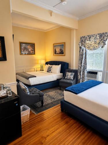 a hotel room with two beds and a couch at Bellevue House in Newport