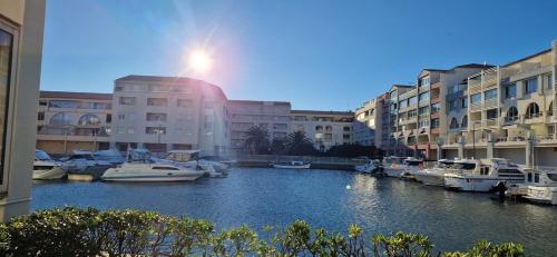Le Port Cros 10, Superbe Studio en Bord de Mer, Jolie Vue, Parking privé, Climatisation