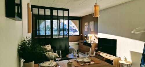 Le Port Cros 10, Superbe Studio en Bord de Mer, Jolie Vue, Parking privé, Climatisation