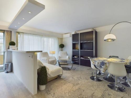 2 bedroom, 2 bathrooms, 2 mins from the Croisette, Monod 348