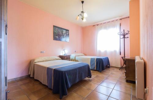 A bed or beds in a room at Alojamiento Rural Sierra de Castril