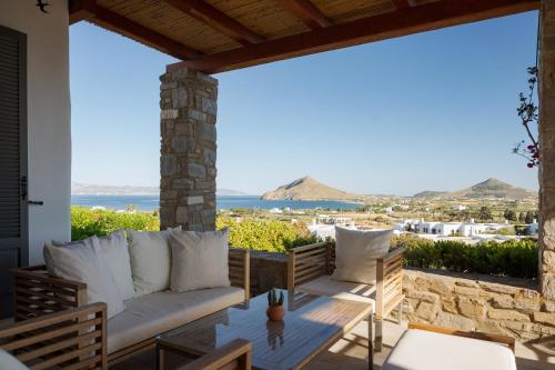 a patio with a couch and views of the ocean at Villa Kohyli by Mediterà in Isterni