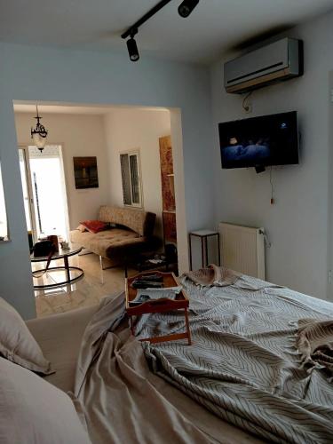 a bedroom with a bed and a tv on the wall at Lucky Day in La Marsa