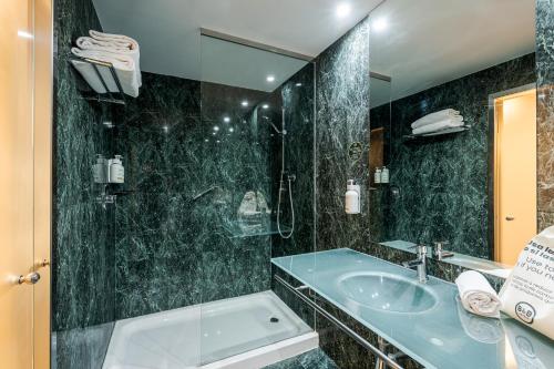 a bathroom with a sink and a mirror at B&B HOTEL Castellón in Castellón de la Plana