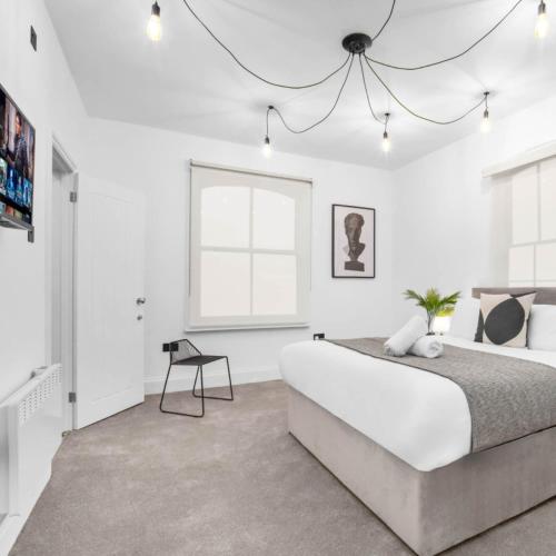 a white bedroom with a large bed and a window at Modern 3 Bed Townhouse - Wolverhampton Centre - Gated Development - Bedroom TV 1CO in Wolverhampton