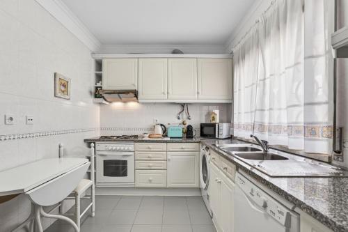 Cozy 1Bdr Flat with Pool and Garage by Lovelystay