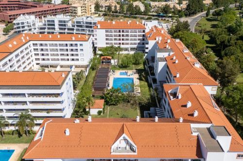 Cozy 1Bdr Flat with Pool and Garage by Lovelystay