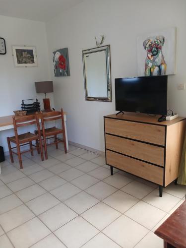 a living room with a tv on a dresser at Studio Tranquille in Castres