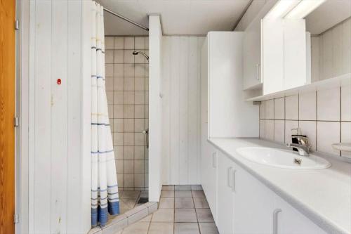 a white bathroom with a sink and a shower at LF16244-Logstor-Mollysvej-44 in Løgstør
