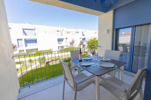 Modern Apt 2BR with balcony and pool HE