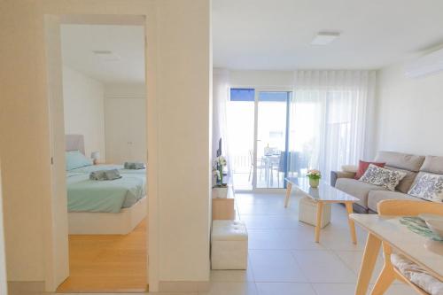 Modern Apt 2BR with balcony and pool HE