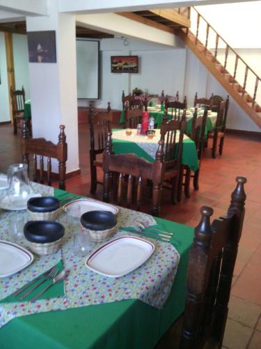 Un restaurante u otro lugar para comer en La Casona Nuñez