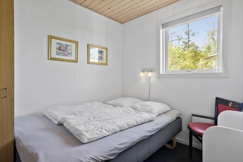 a white room with a bed and a window at LF15194-Hojslev-Spaettevej-14 in Højslev