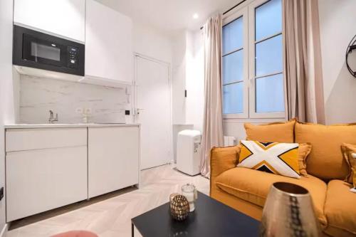 Lovely Home Close To Champs Elysées