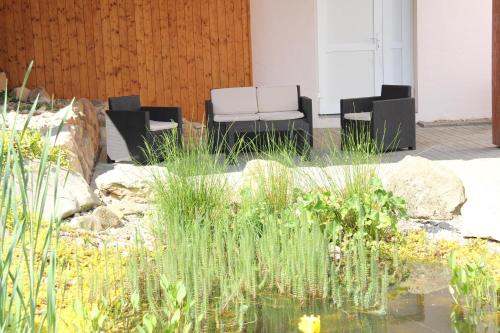 a garden with two chairs and some grass at Hotel Schloßblick Trebsen in Trebsen