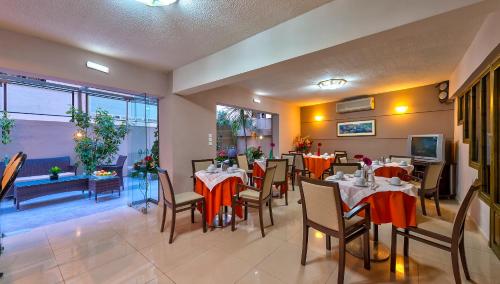 Posezení v ubytování Leonidas Hotel & Apartments