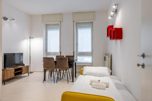Bright Apartments near Metro Tolstoj - Easy City Centre and Linate Access