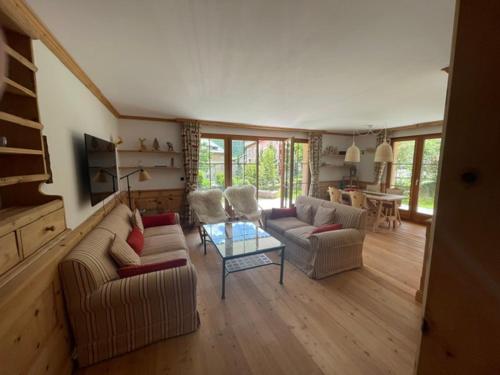 a living room with two couches and a table at 2,5 Zimmer Wohnung mit Bergblick in Engadin in Zuoz