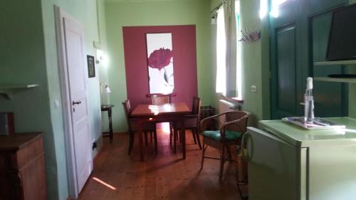 a dining room with a table and chairs at Bülitz33 in Luckau