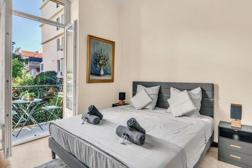 Charming studio, balcony with garden view, Nice Libération