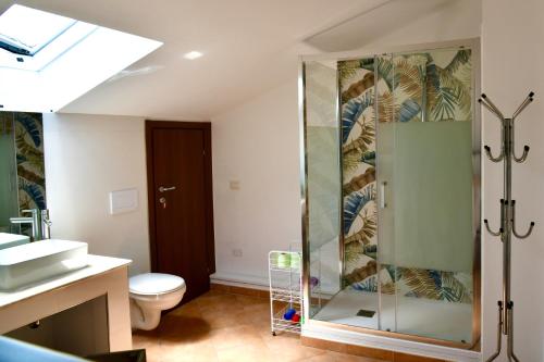 a bathroom with a shower and a toilet at Centro mare residence affitta alloggi in Porto Torres