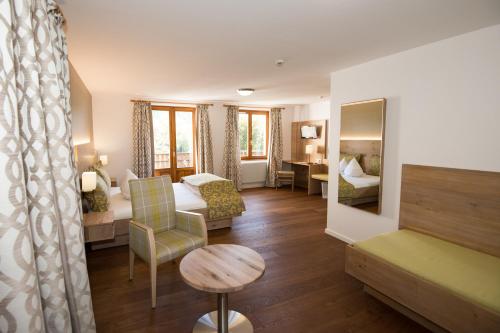 a hotel room with a bed and a desk at Logis Hôtel-Restaurant Auberge Du Mehrbachel in Saint-Amarin