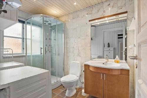 a bathroom with a shower and a toilet and a sink at BV225-Blavand-Blavandvej-5-E in Blåvand