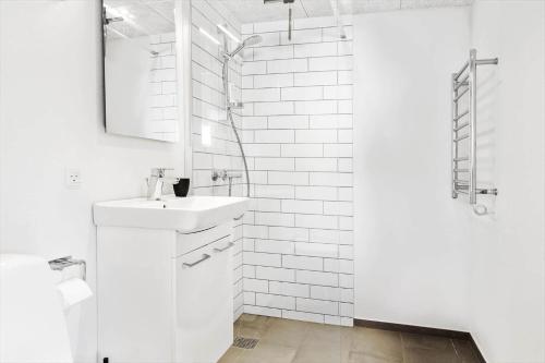 a white bathroom with a sink and a mirror at LF13170-Nykobing-mors-Havevej-22 in Nykøbing Mors