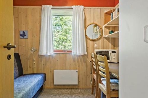 a room with a bed and a window at LF18110-Veslos-Agerovej-13 in Vesløs