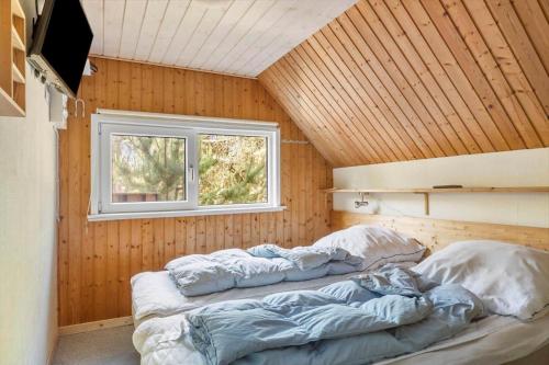 a room with two beds in it with a window at 0142-Romo-Ivigtut-1 in Høm
