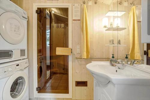 a bathroom with a sink and a washing machine at LF694-Hurup-Thy-Haettemagevej-8 in Sindrup