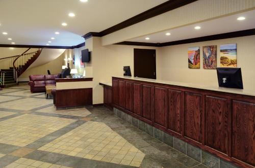 Greenwood Inn & Suites