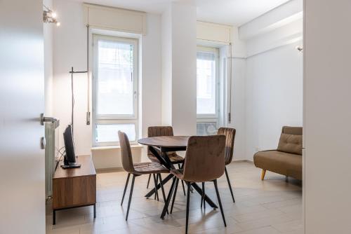 Bright Apartments near Metro Tolstoj - Easy City Centre and Linate Access