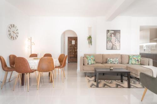 Charming 4Bdr Villa near Aquashow by Lovelystay