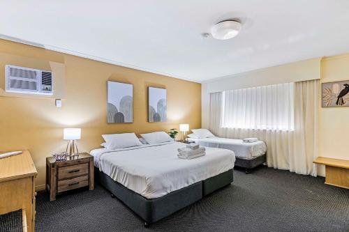 a hotel room with two beds and a desk at Charming Suite Easy Access 2 CBD by Custom Bnb Hosting in Brisbane