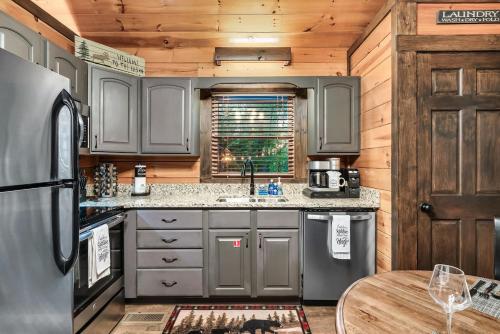 Cute Couples Cabin with Hot Tub Theater Fire Pit photo 12