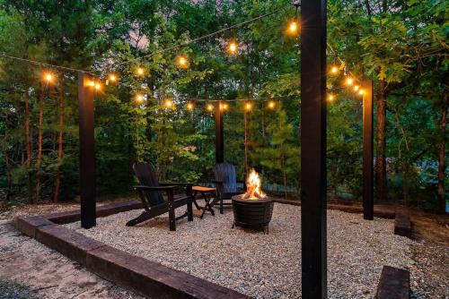 Cute Couples Cabin with Hot Tub Theater Fire Pit photo 5