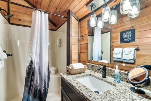 Cute Couples Cabin with Hot Tub Theater Fire Pit photo 24