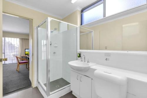 a bathroom with a sink and a shower and a mirror at Charming Suite Easy Access 2 CBD by Custom Bnb Hosting in Brisbane