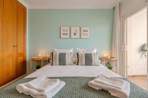 Luxurious 2-Bedroom Apartment with Ocean View in Costa Adeje