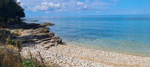 Stone Corner I Ruhiges Steinhaus mit Garten nahe Rovinj & Meer