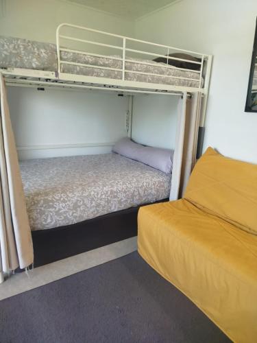 a small room with two bunk beds in it at Studio avec balcon proche des thermes in Saint-Paul-lès-Dax