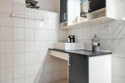 a white bathroom with a sink and a counter at LF14348-Roslev-Harrebjergvej-48 in Harre