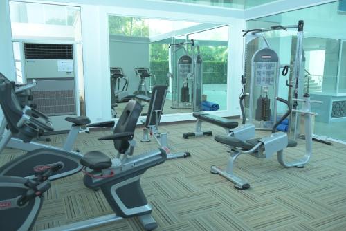 Fitness centrum a/nebo fitness zařízení v ubytování My Resort HuaHin by Grandroomservices