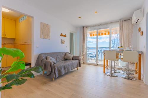 11F 2 dormitorios con vistas al mar