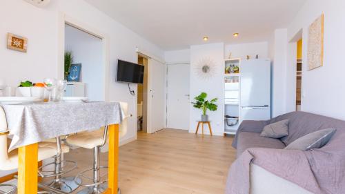 11F 2 dormitorios con vistas al mar